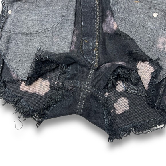 Levis Women Student Fit Denim Jean Short 28 Black Distressed Vintage 80s Cut Off - Picture 5 of 5